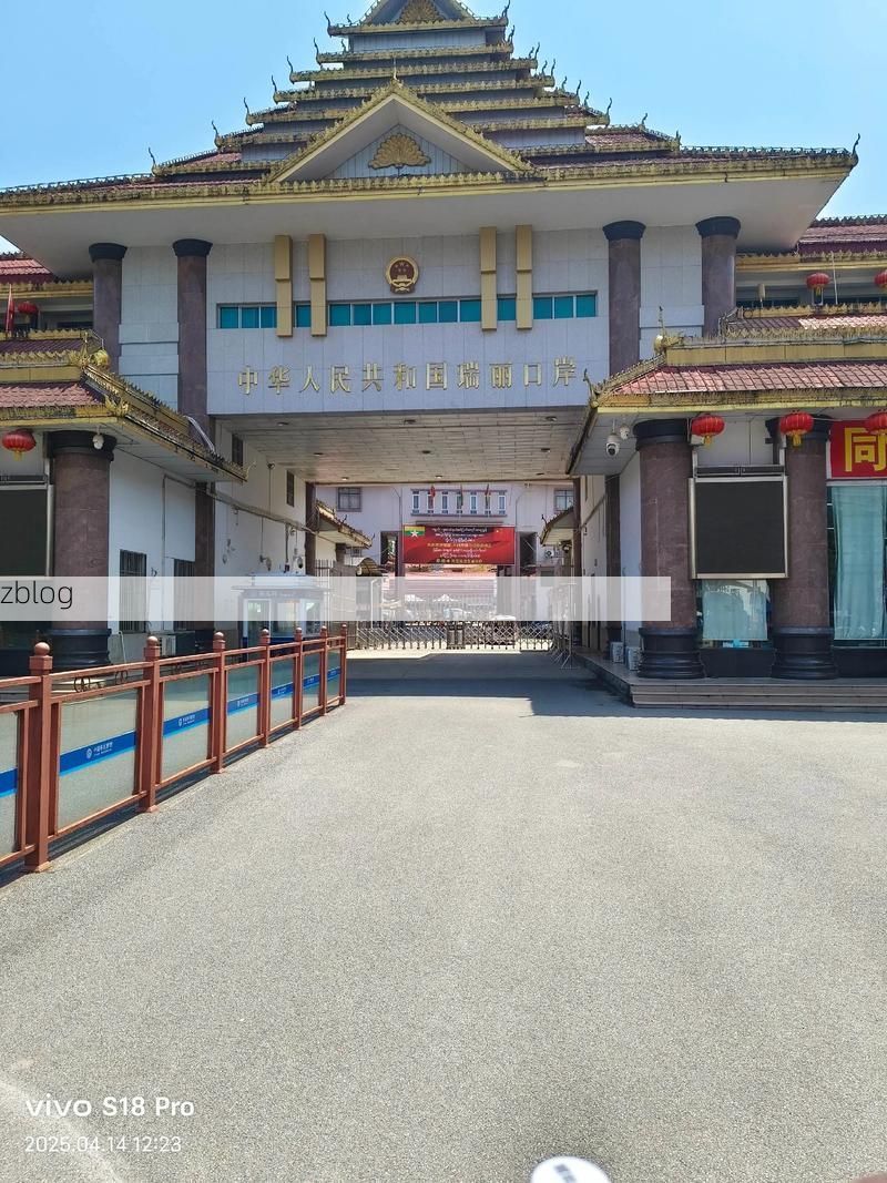 金平：边境小城的疫情防线与地理困局